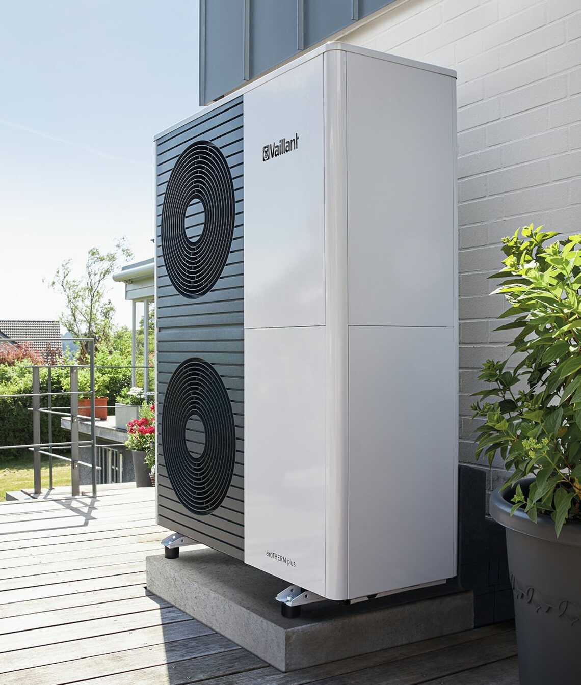 arotherm-plus-positioned-outside-1766744-format-5-6@570@retina arotherm-plus-positioned-outside-1766744-format-5-6@570@retina